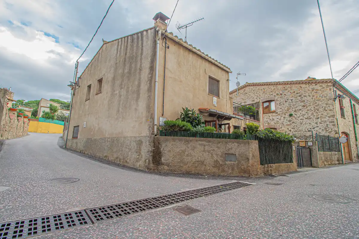 Encantadora casa en Vilarnadal: tranquilidad y naturaleza en el Alt Empordà