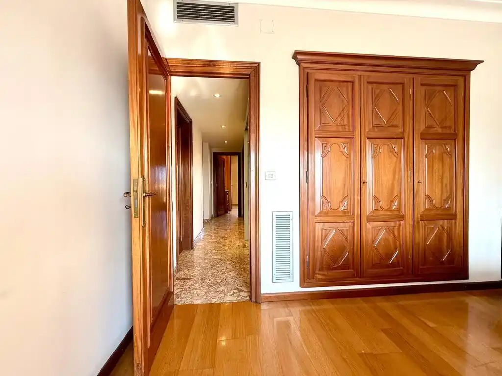 Amplio piso en venta en Figueres (Avda. Salvador Dalí).