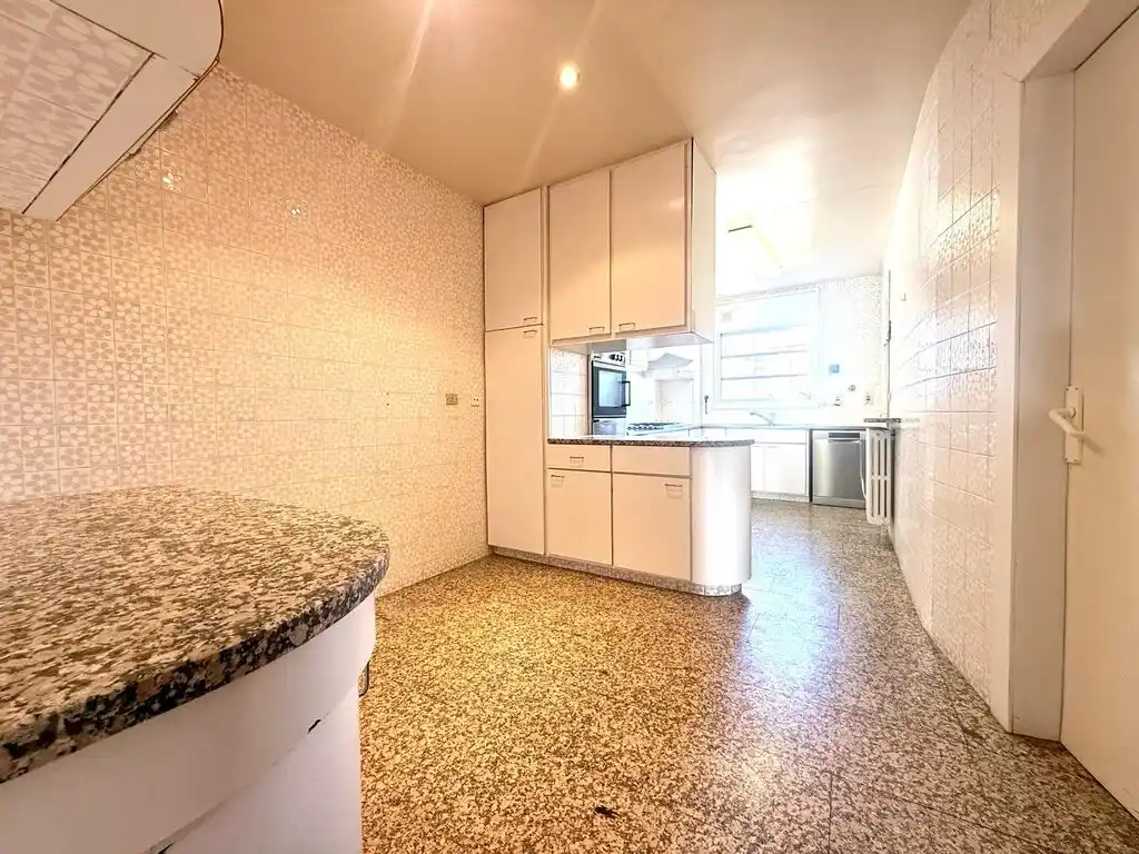 Amplio piso en venta en Figueres (Avda. Salvador Dalí).