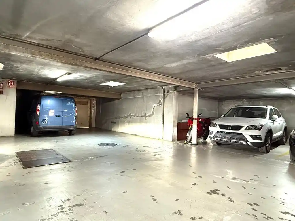 Amplio piso en venta en Figueres (Avda. Salvador Dalí).