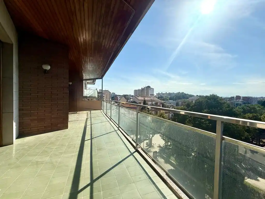 Amplio piso en venta en Figueres (Avda. Salvador Dalí).