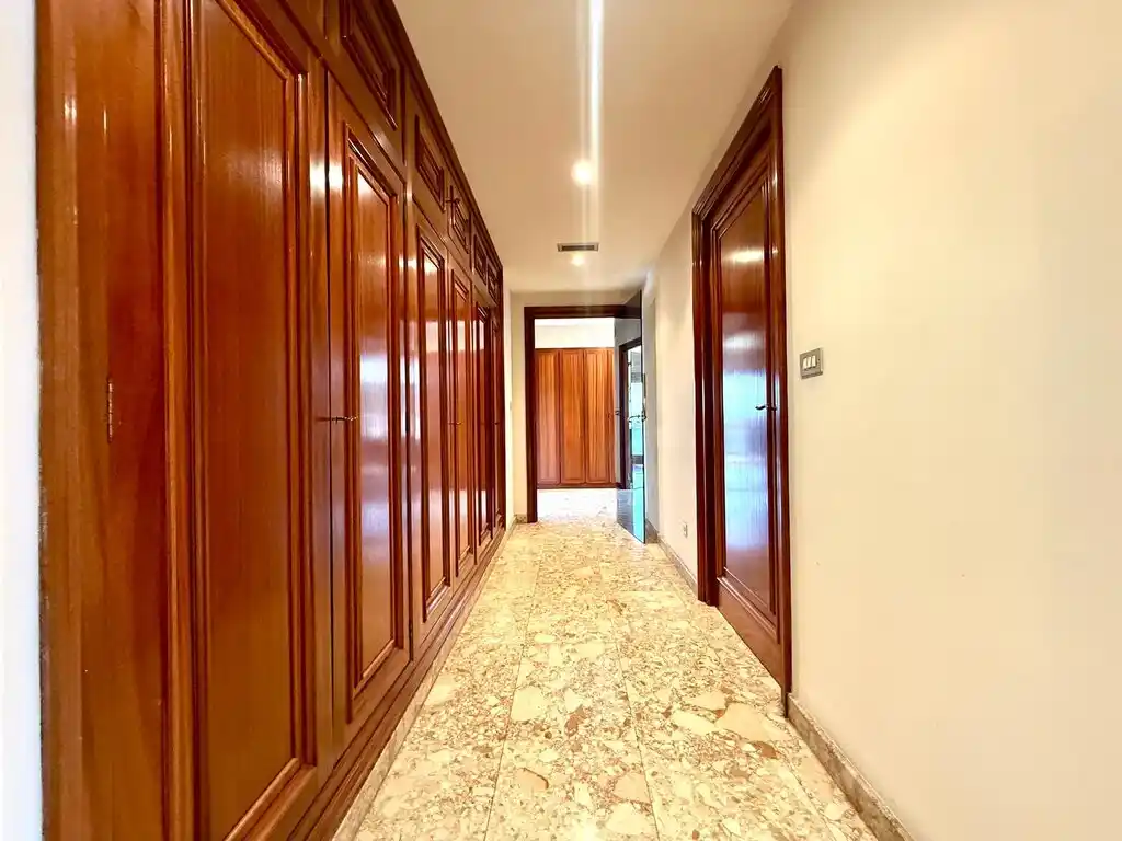 Amplio piso en venta en Figueres (Avda. Salvador Dalí).