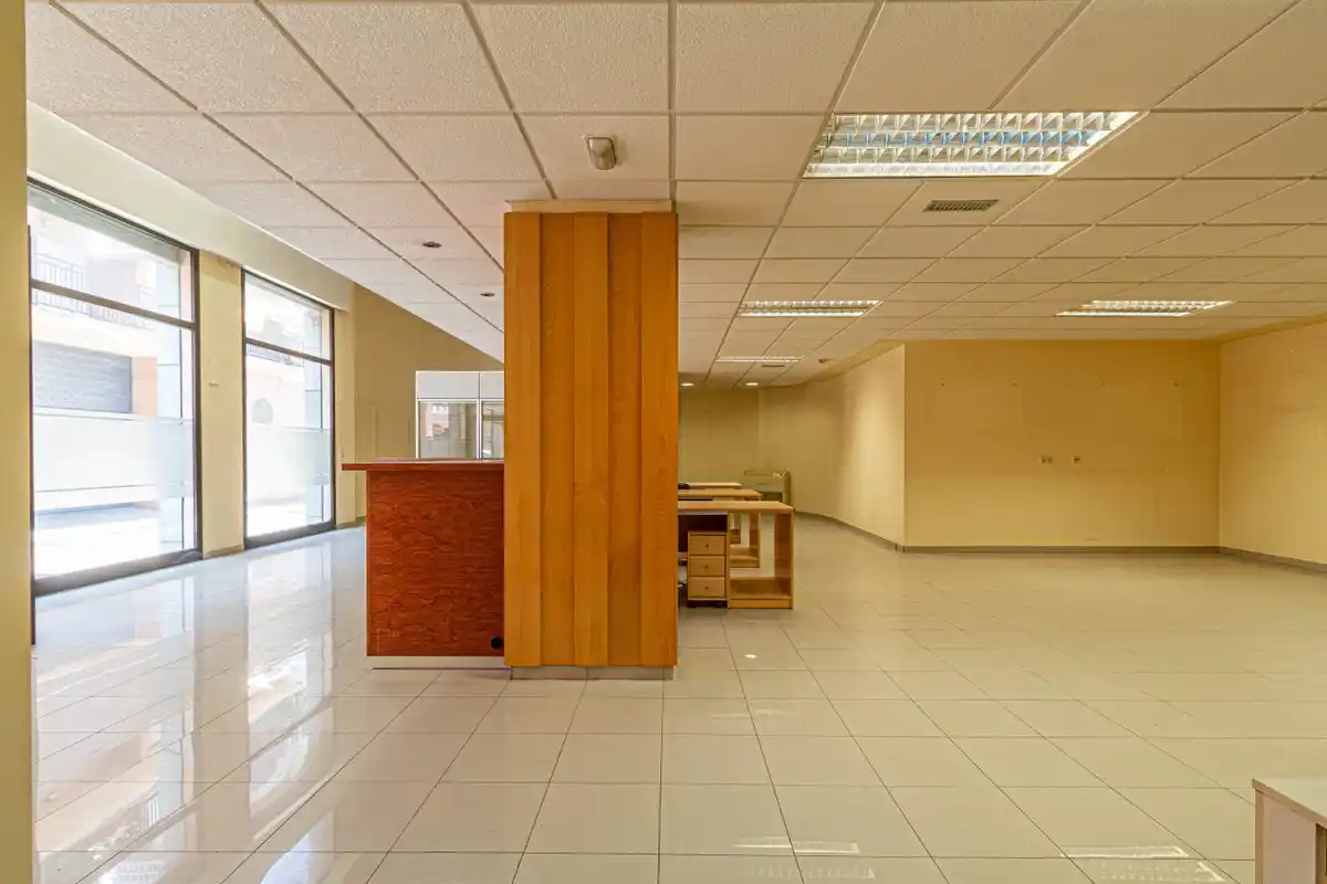 LOCAL EN PLANTA BAJA EN FIGUERES