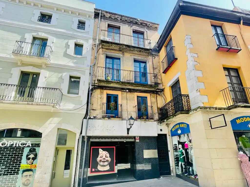 Edificio en el centro de Figueres ideal inversores
