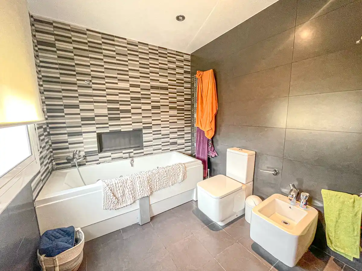 Oportunidad casa apareada con piscina y jardín  (Vilafant)