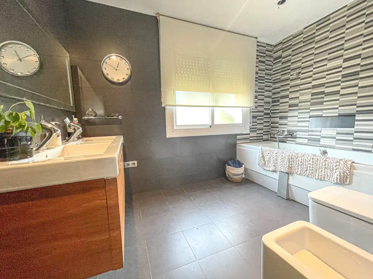 Oportunidad casa apareada con piscina y jardín  (Vilafant)