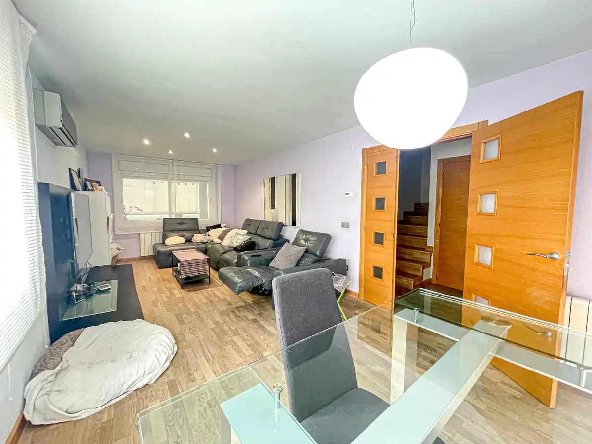 Oportunidad casa apareada con piscina y jardín  (Vilafant)