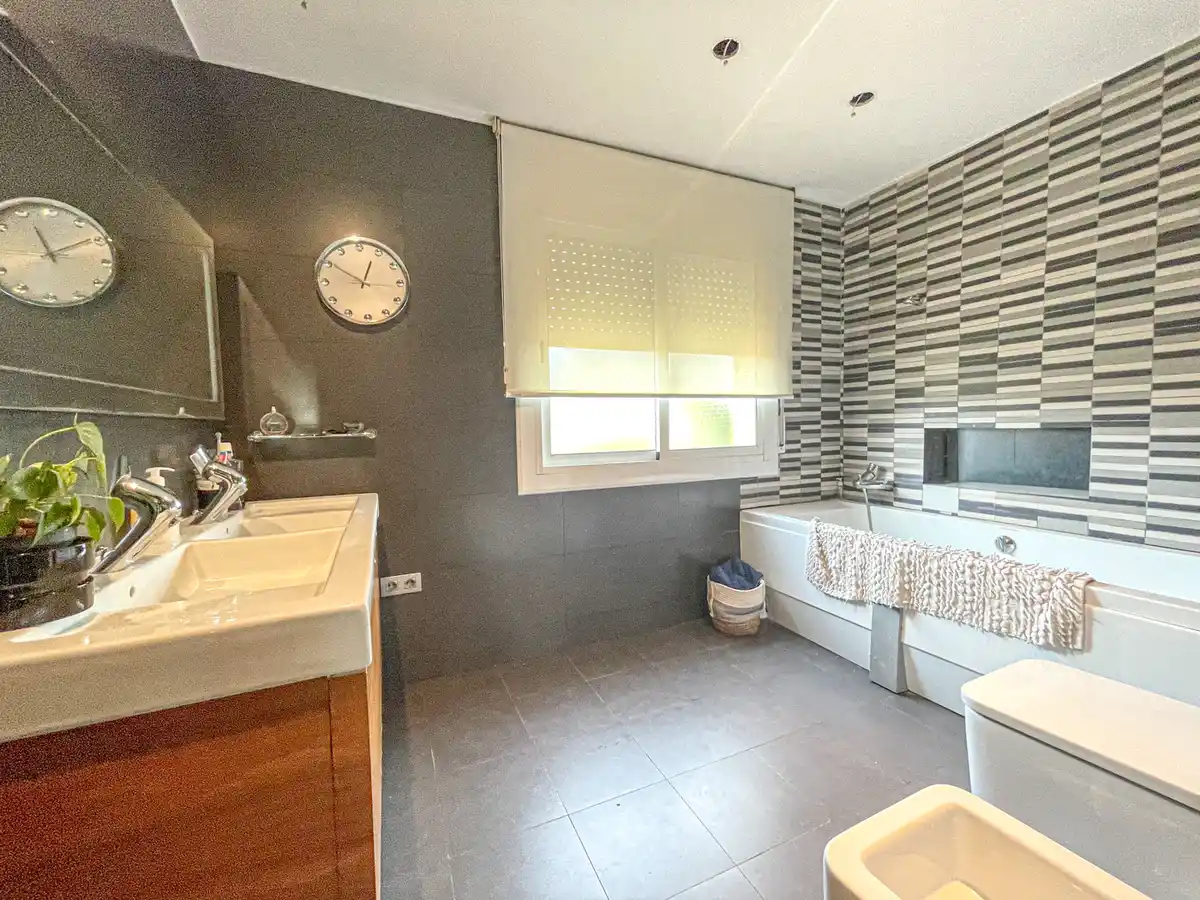 Oportunidad casa apareada con piscina y jardín  (Vilafant)