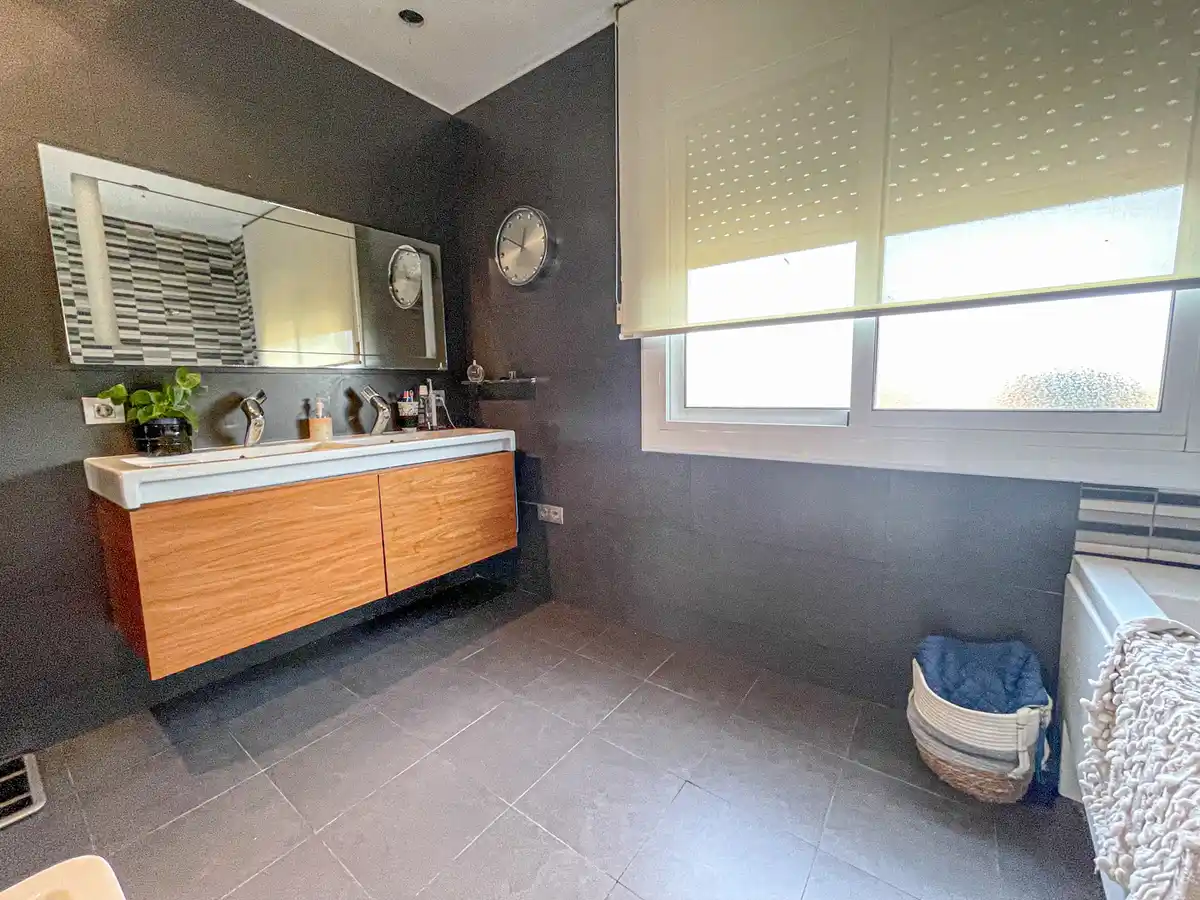Oportunidad casa apareada con piscina y jardín  (Vilafant)