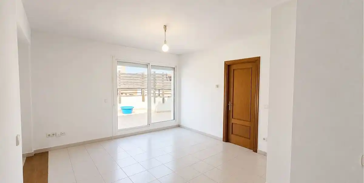 Espacio exterior, luz y confort en la zona Creu de la Mà de Figueres