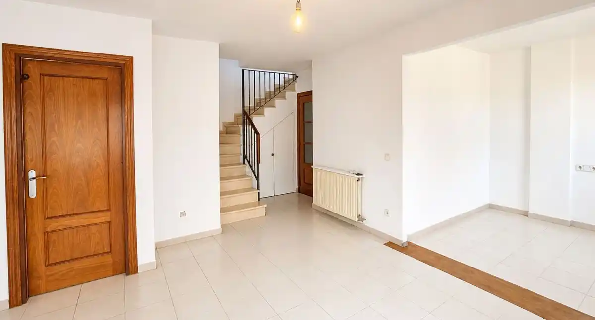 Espacio exterior, luz y confort en la zona Creu de la Mà de Figueres