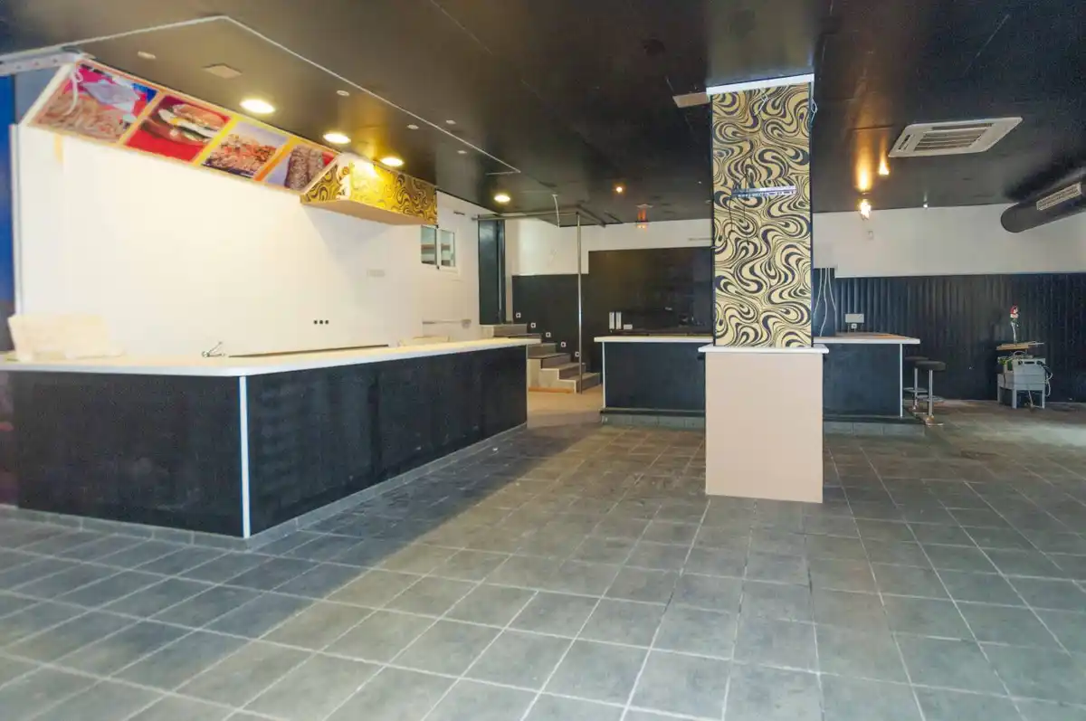 Local comercial en venta en el centro de Roses.