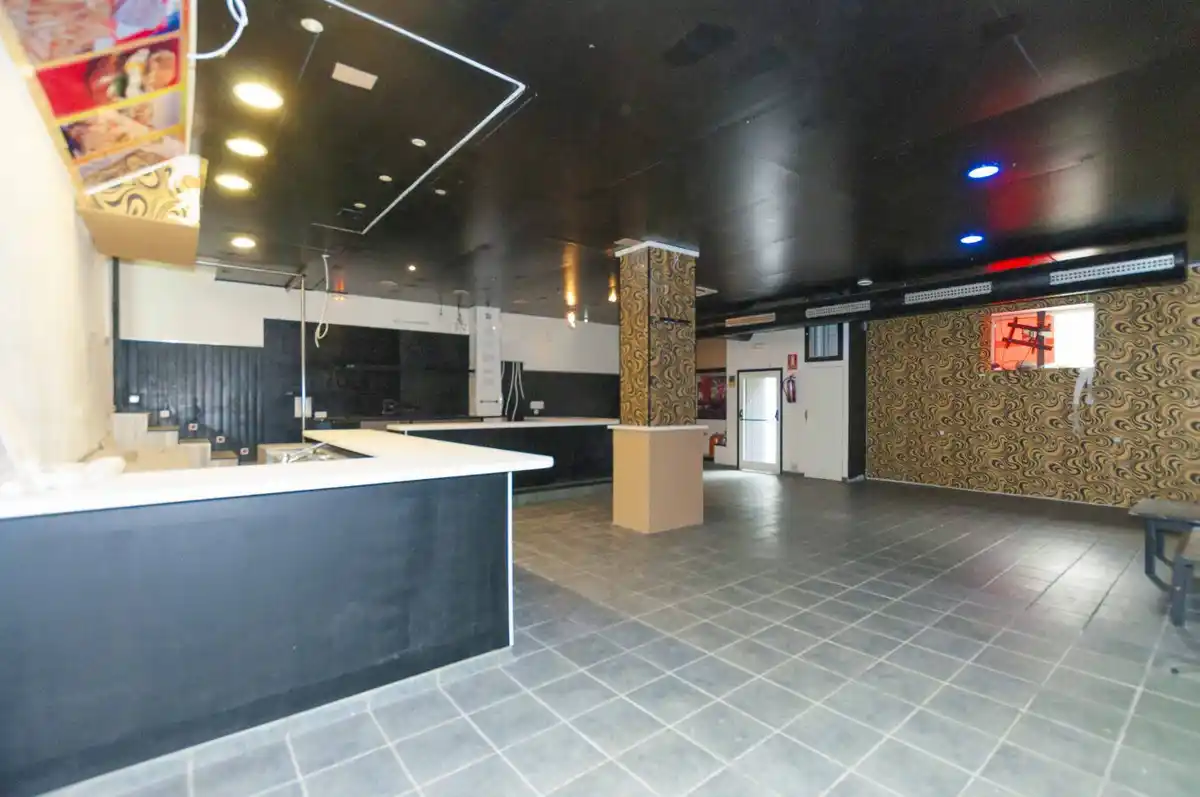 Local comercial en venta en el centro de Roses.