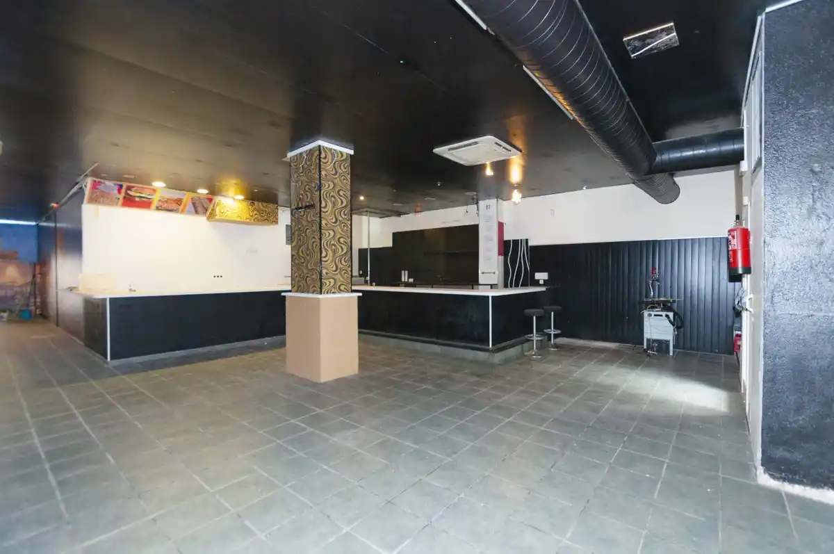 Local comercial en venta en el centro de Roses.