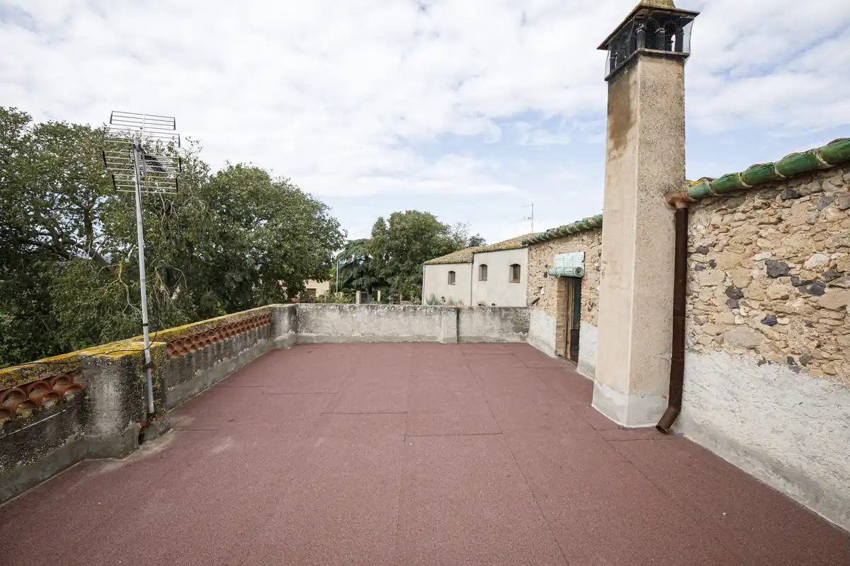 Casa en venta del siglo XIX con gran terreno en Palau de Santa Eulalia.