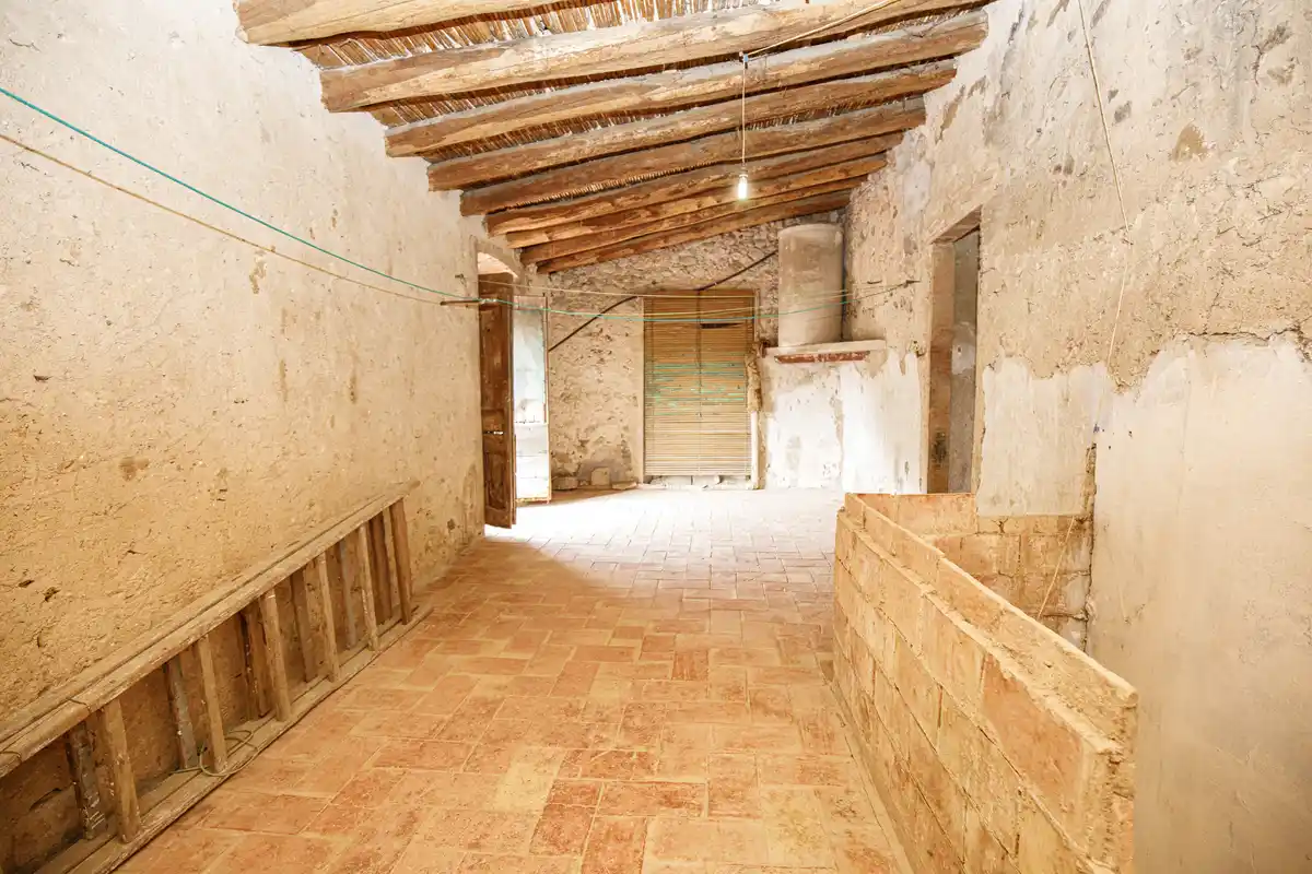 Casa en venta del siglo XIX con gran terreno en Palau de Santa Eulalia.