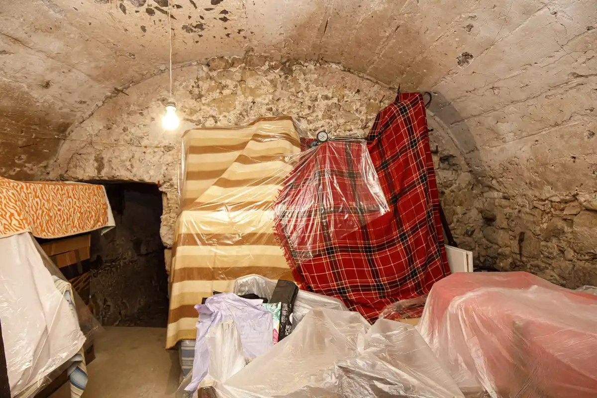 Casa en venta del siglo XIX con gran terreno en Palau de Santa Eulalia.