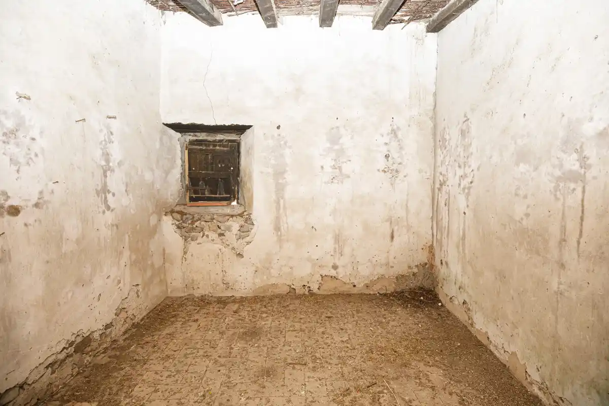 Casa en venta del siglo XIX con gran terreno en Palau de Santa Eulalia.