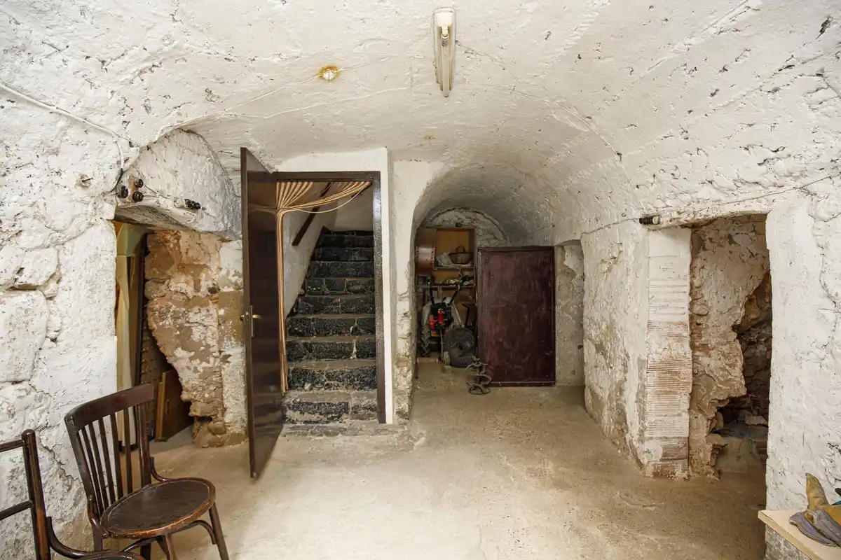 Casa en venta del siglo XIX con gran terreno en Palau de Santa Eulalia.