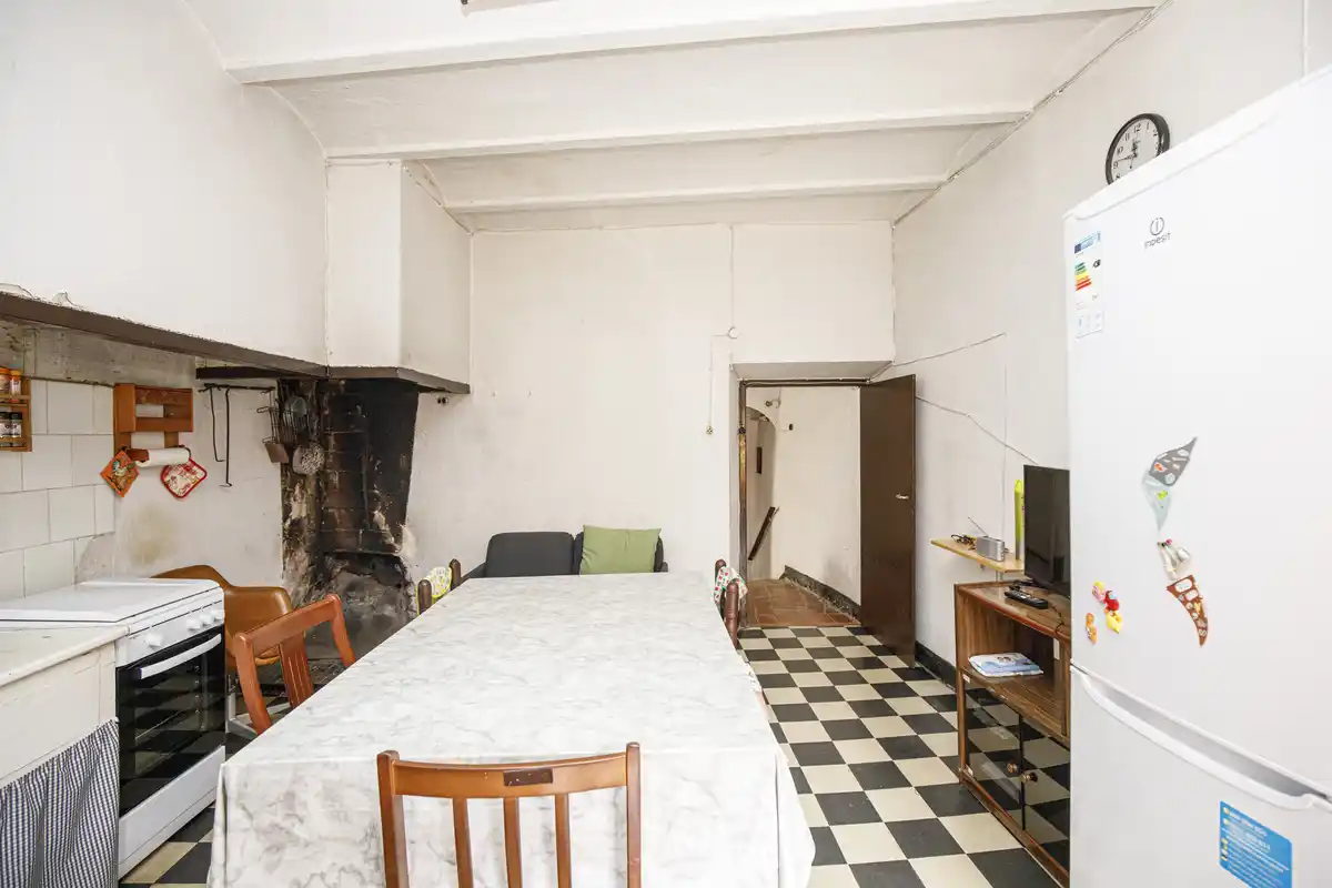 Casa en venta del siglo XIX con gran terreno en Palau de Santa Eulalia.