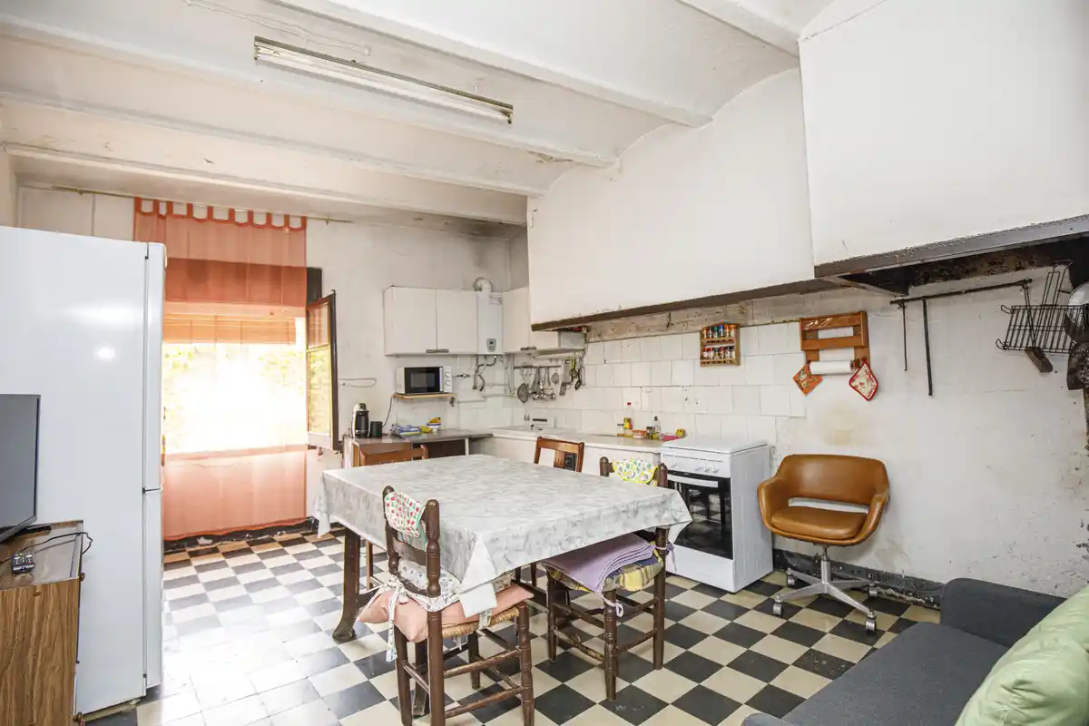 Casa en venta del siglo XIX con gran terreno en Palau de Santa Eulalia.