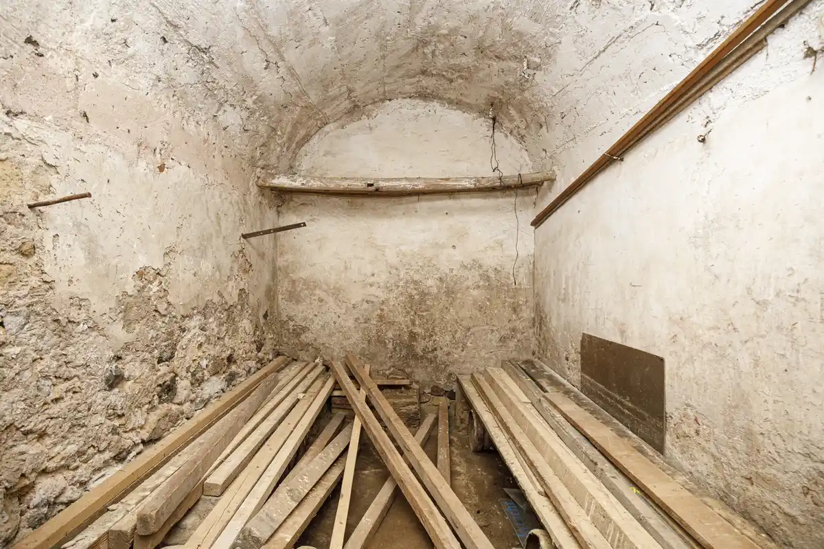 Casa en venta del siglo XIX con gran terreno en Palau de Santa Eulalia.