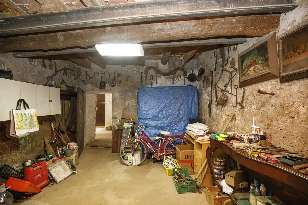 Casa en venta del siglo XIX con gran terreno en Palau de Santa Eulalia.