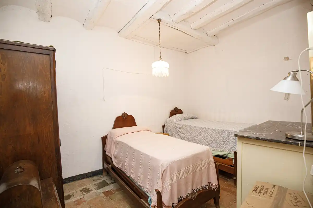 Casa en venta del siglo XIX con gran terreno en Palau de Santa Eulalia.