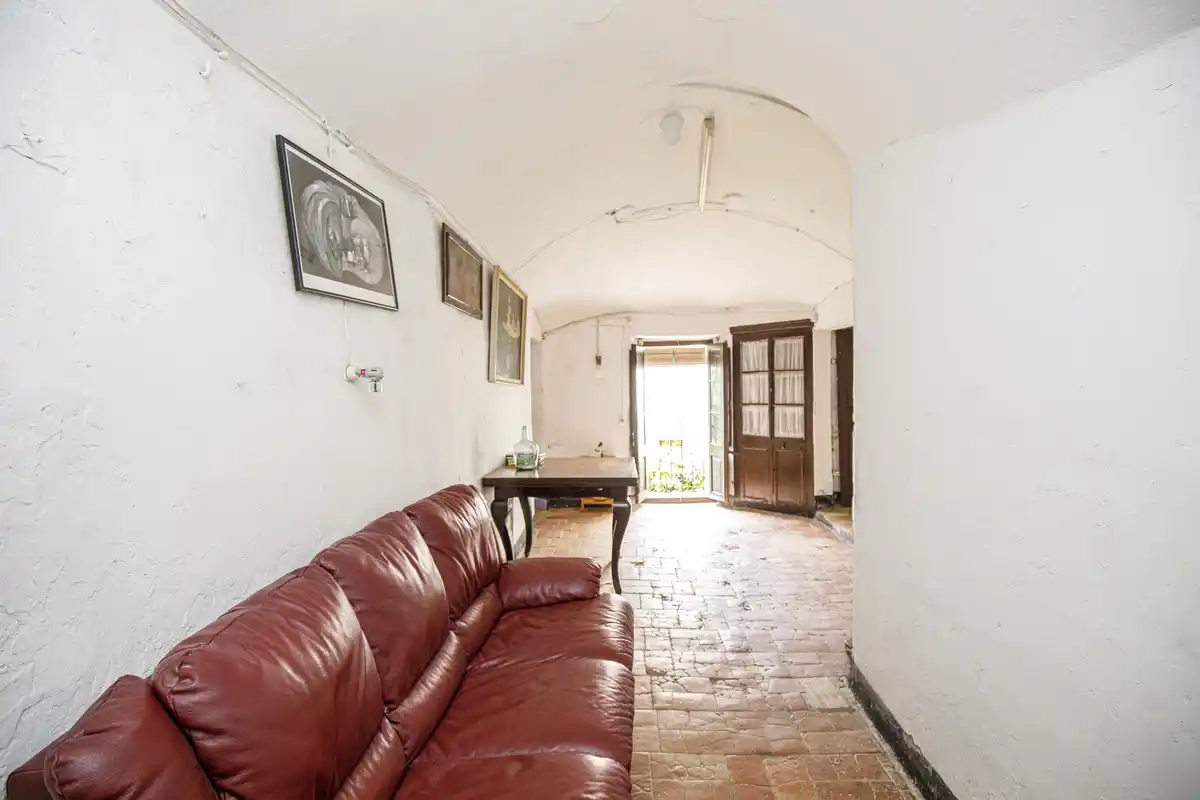 Casa en venta del siglo XIX con gran terreno en Palau de Santa Eulalia.