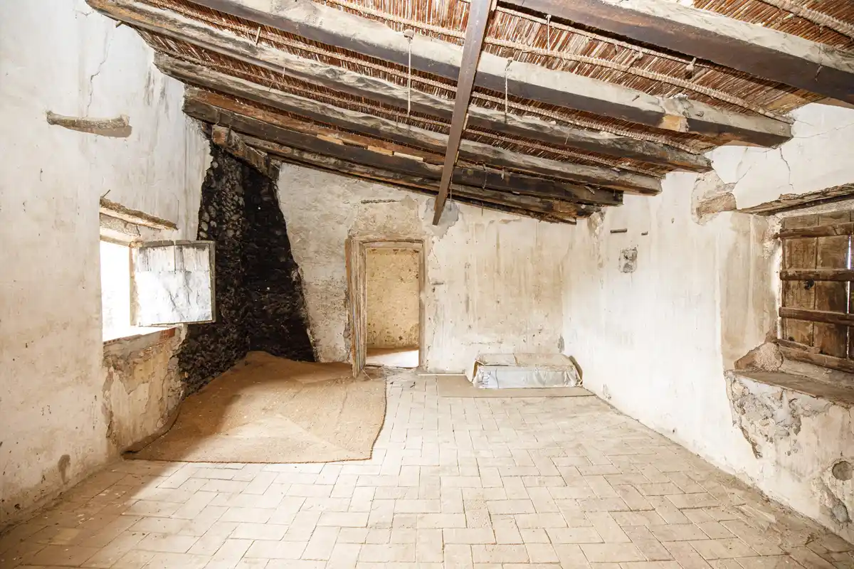 Casa en venta del siglo XIX con gran terreno en Palau de Santa Eulalia.