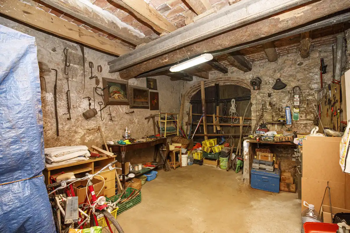 Casa en venta del siglo XIX con gran terreno en Palau de Santa Eulalia.