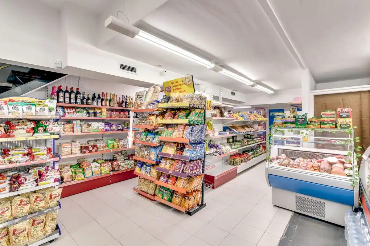 FIGUERES (1921) Local comercial de 80 m² construidos ideal para oficina o comercio.