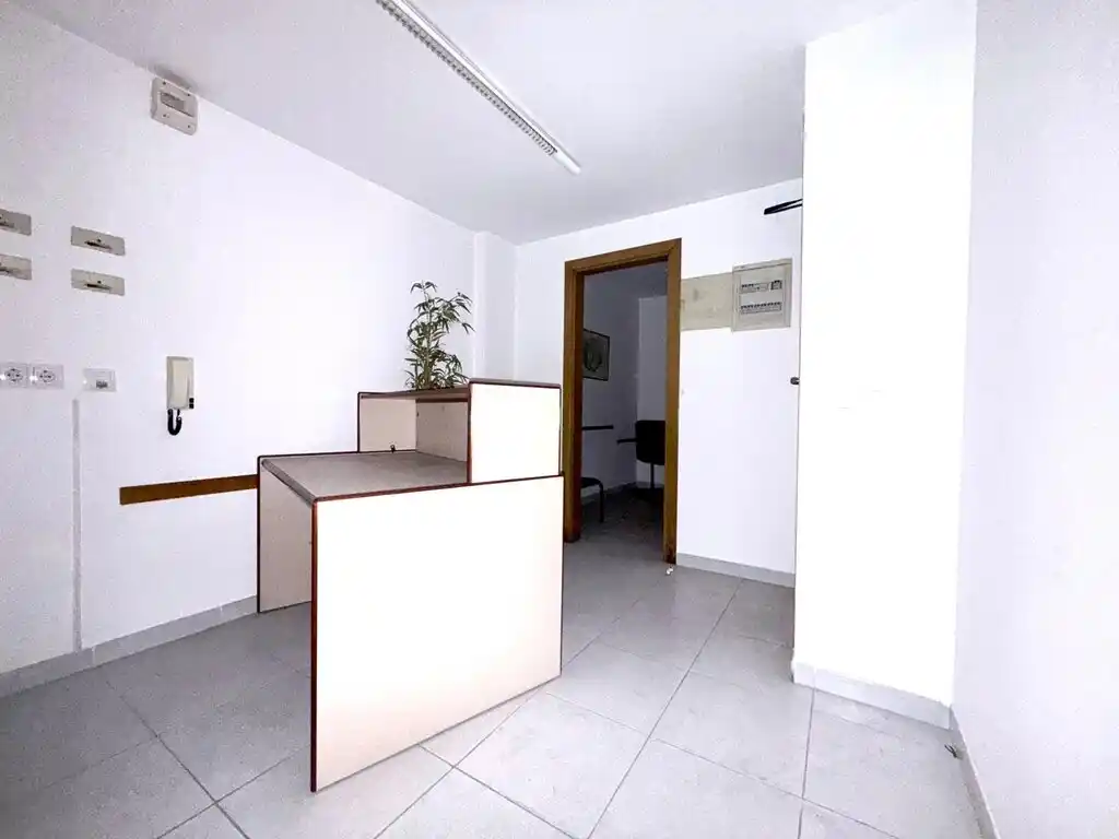Local entresuelo en venta (Figueres)
