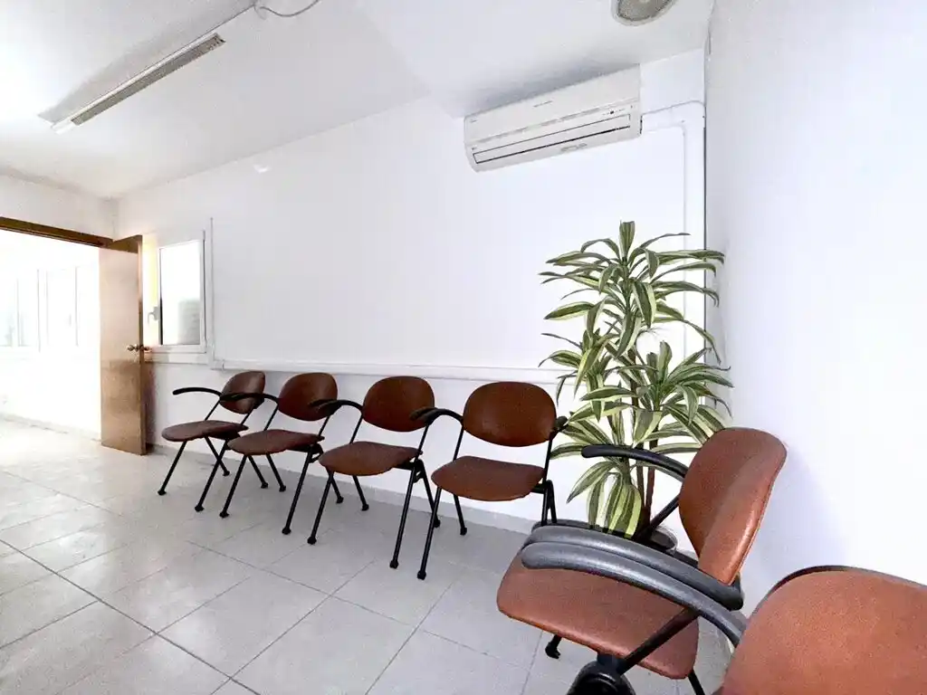 Local entresuelo en venta (Figueres)