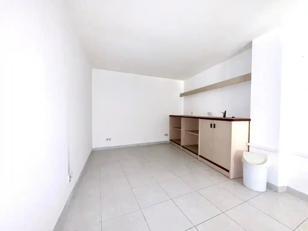 Local entresuelo en venta (Figueres)
