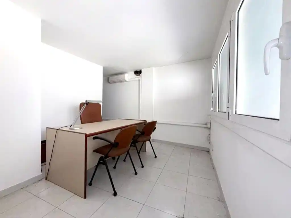 Local entresuelo en venta (Figueres)
