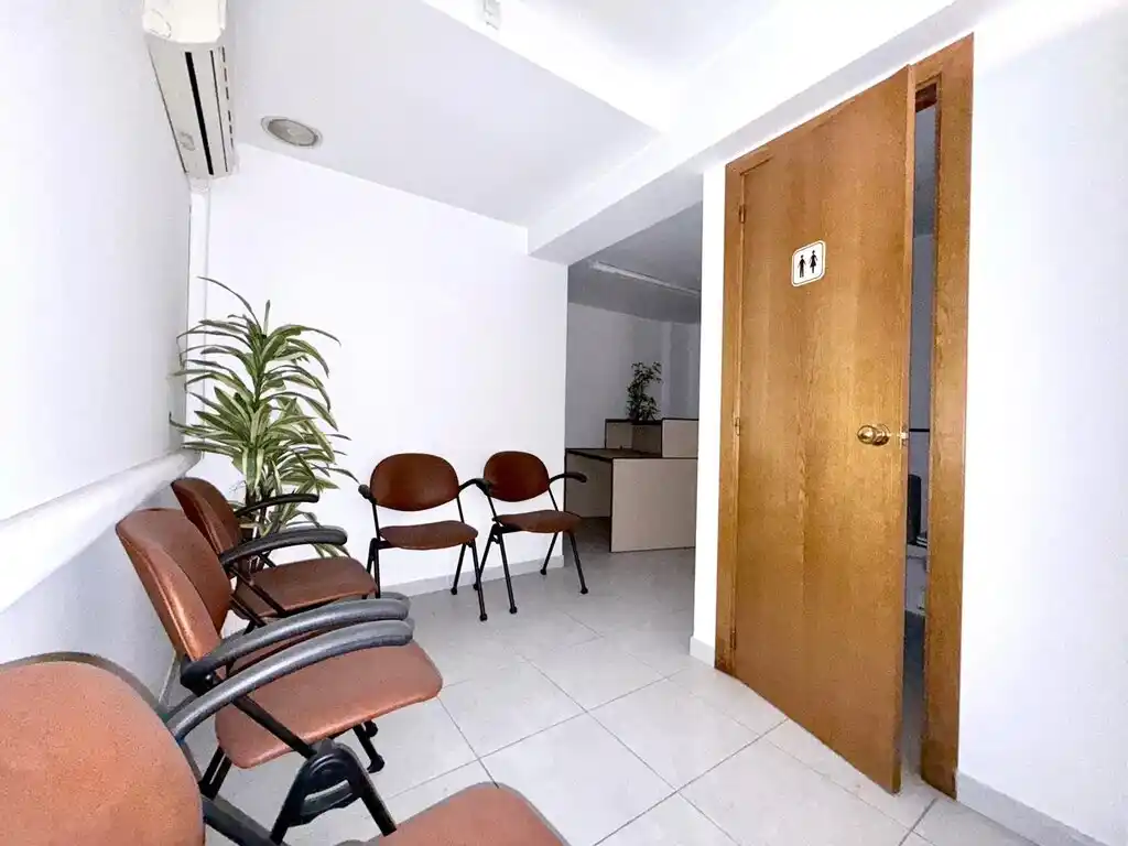 Local entresuelo en venta (Figueres)