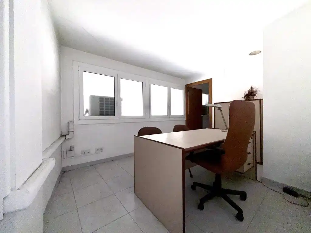 Local entresuelo en venta (Figueres)