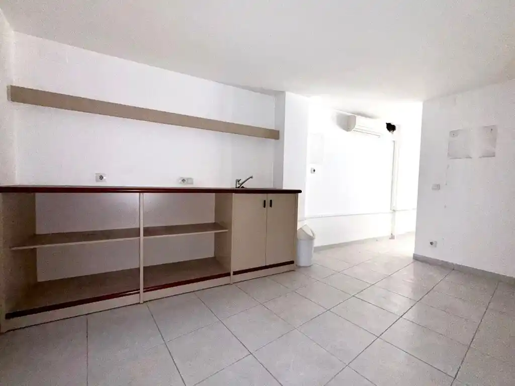 Local entresuelo en venta (Figueres)