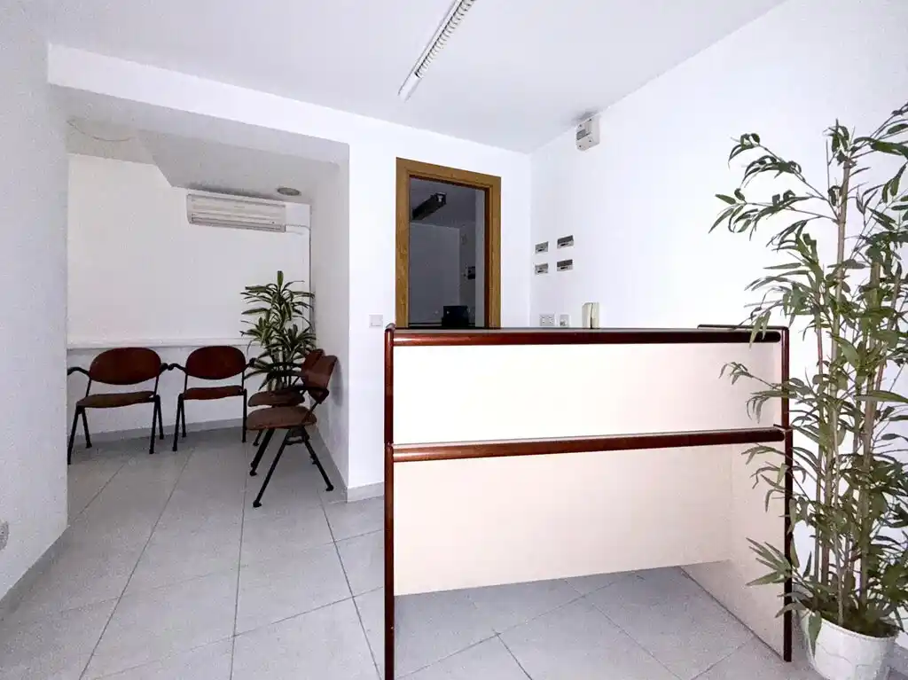 Local entresuelo en venta (Figueres)