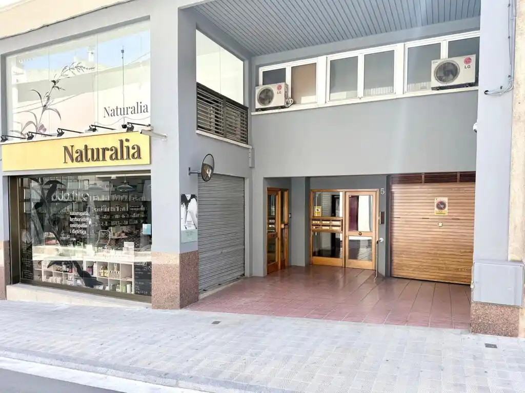 Local entresuelo en venta (Figueres)