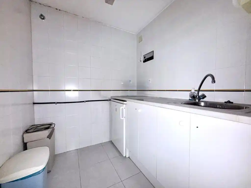Local entresuelo en venta (Figueres)