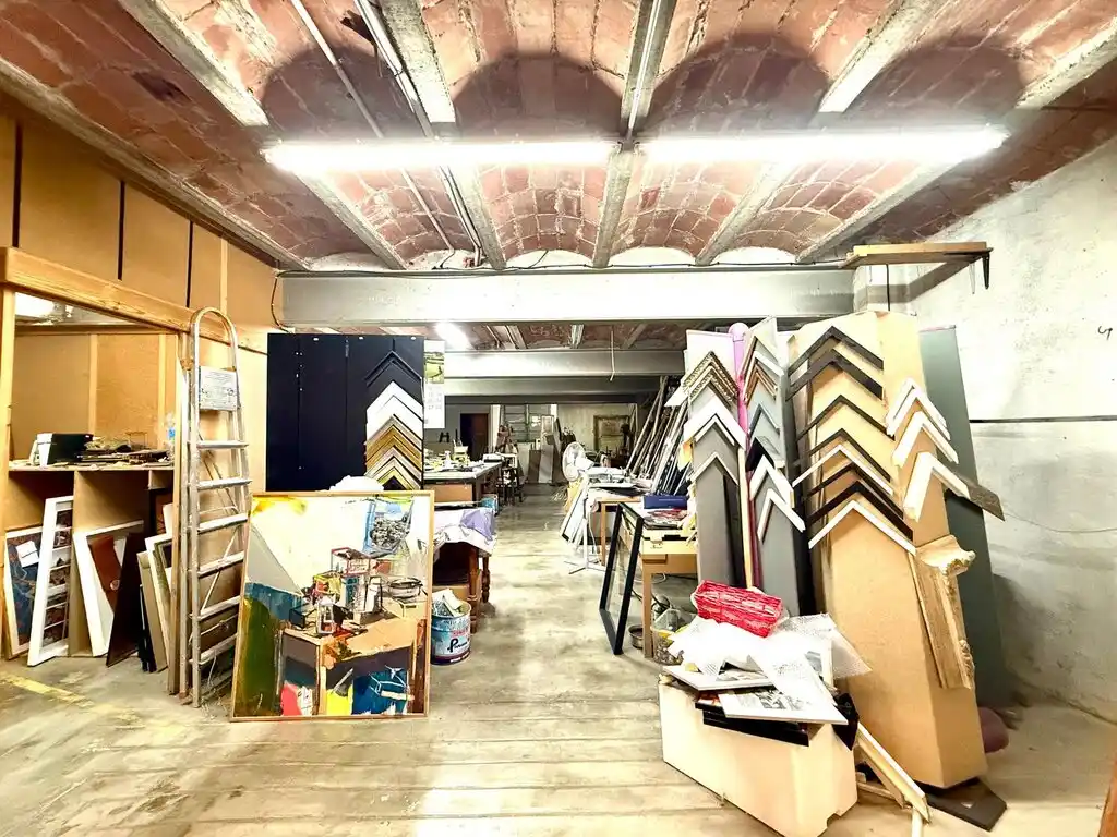 ¡OPORTUNIDAD ÚNICA EN FIGUERES! Local comercial con negocio consolidado en funcionamiento .