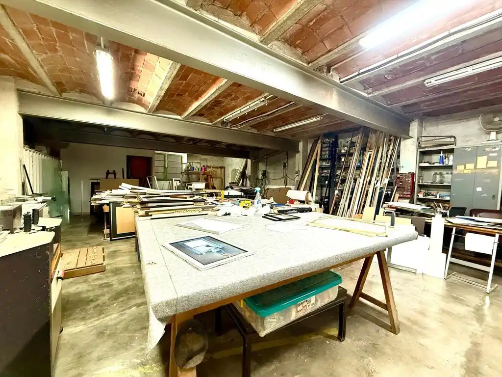 ¡OPORTUNIDAD ÚNICA EN FIGUERES! Local comercial con negocio consolidado en funcionamiento .