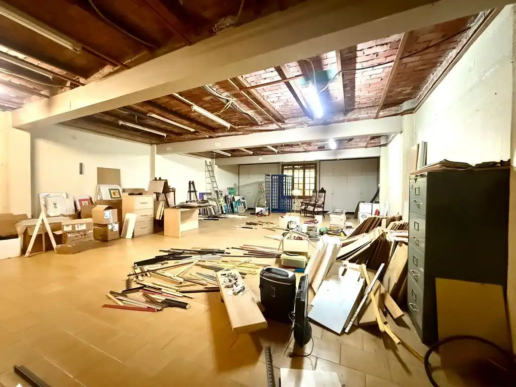 ¡OPORTUNIDAD ÚNICA EN FIGUERES! Local comercial con negocio consolidado en funcionamiento .