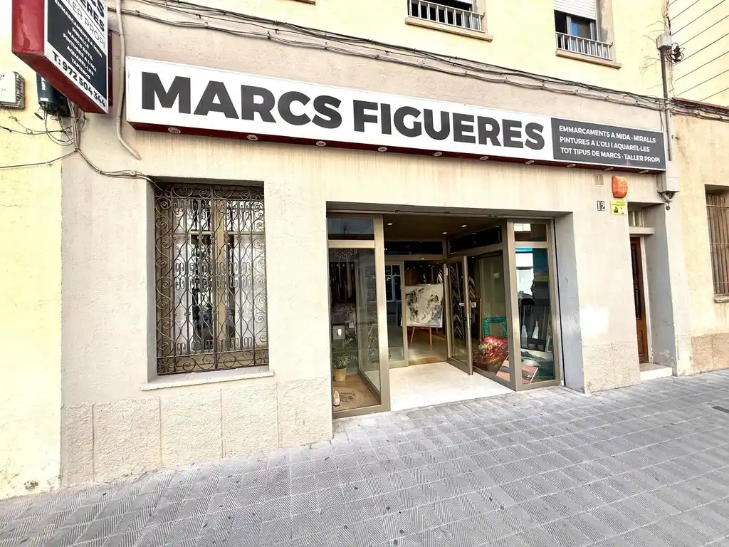 ¡OPORTUNIDAD ÚNICA EN FIGUERES! Local comercial con negocio consolidado en funcionamiento .