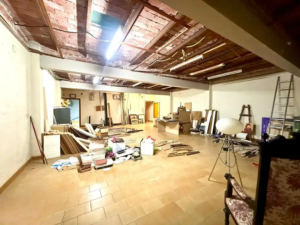 ¡OPORTUNIDAD ÚNICA EN FIGUERES! Local comercial con negocio consolidado en funcionamiento .