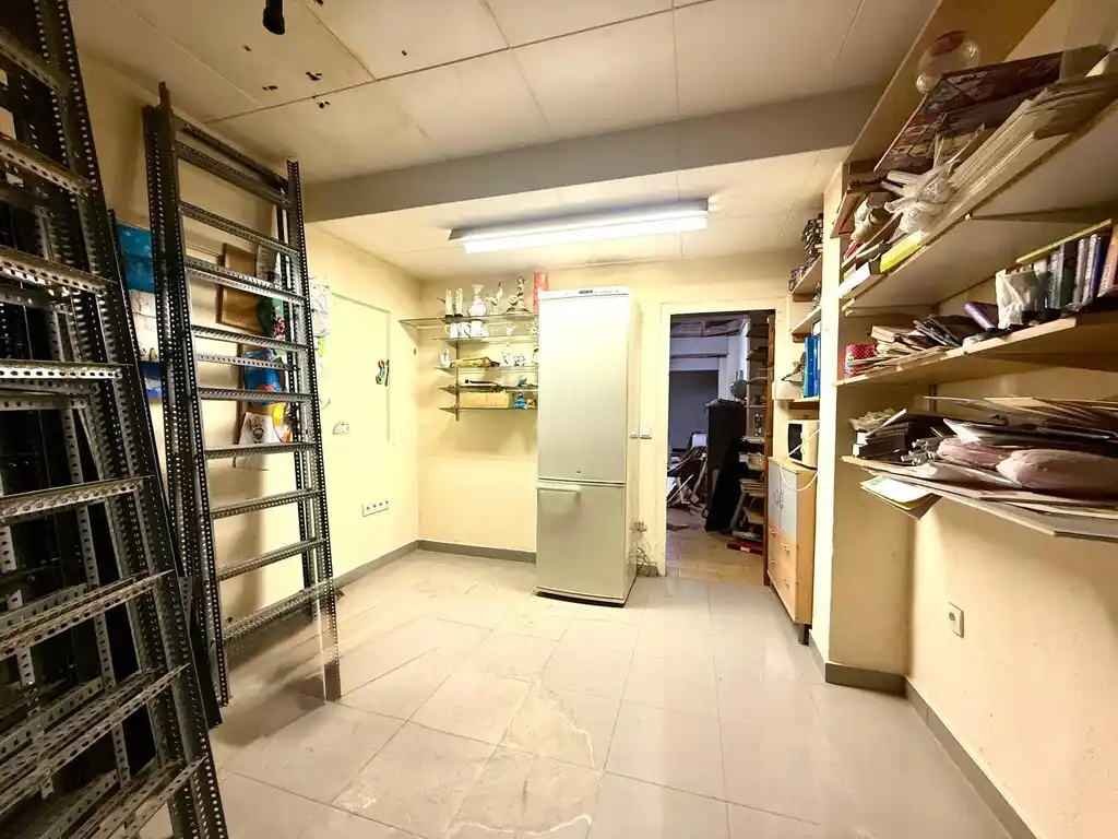 ¡OPORTUNIDAD ÚNICA EN FIGUERES! Local comercial con negocio consolidado en funcionamiento .