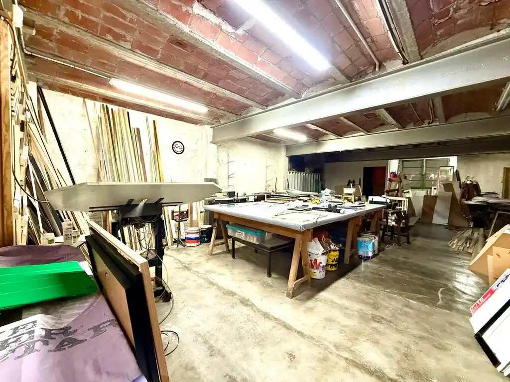 ¡OPORTUNIDAD ÚNICA EN FIGUERES! Local comercial con negocio consolidado en funcionamiento .