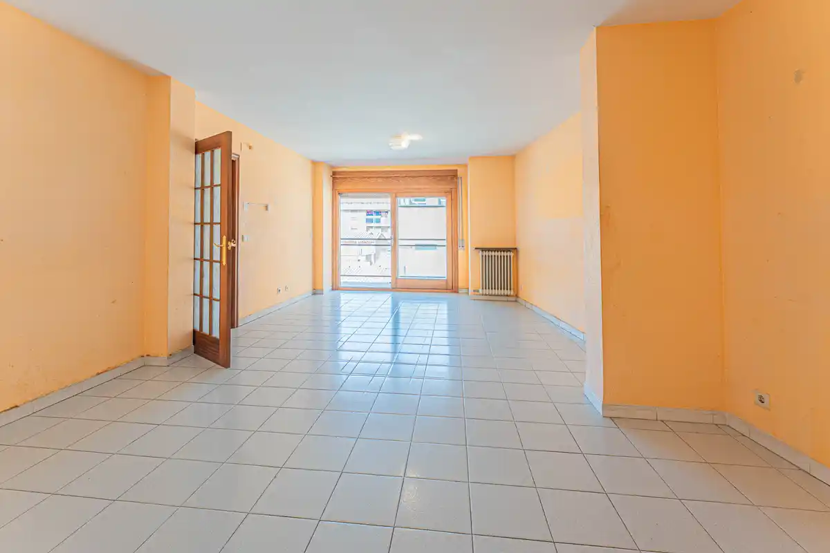 ¿Buscas un piso amplio, luminoso y en pleno centro de Figueres?